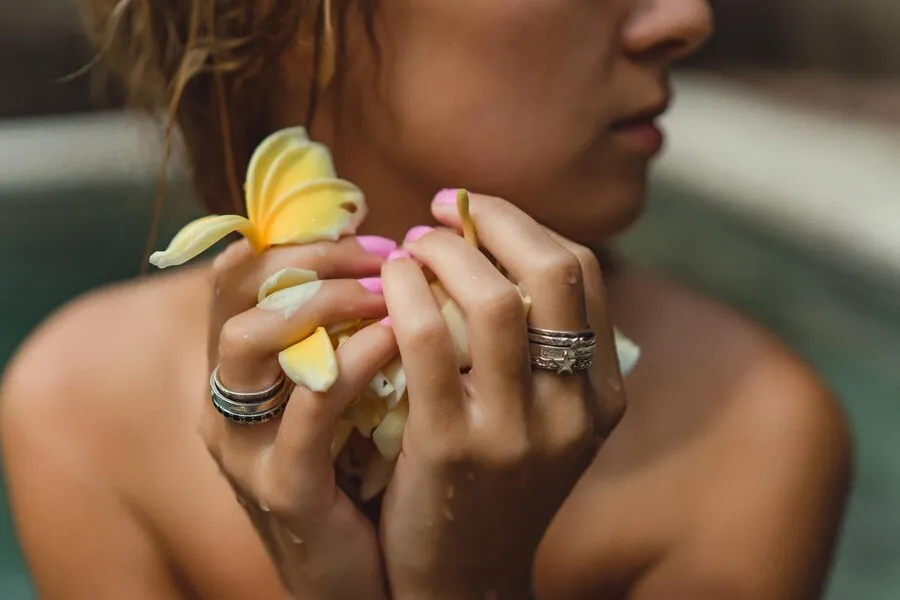 ハワイアンジュエリー指輪が人気のブランド｜モチーフの意味や素材についても